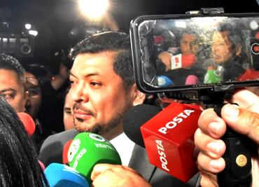 Llega Orozco a Palacio de Gobierno de NL y le cierran las puertas; "la Corte avaló mi nombramiento", dice