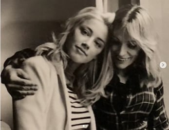 Amber Heard, desconsolada por la muerte de su madre