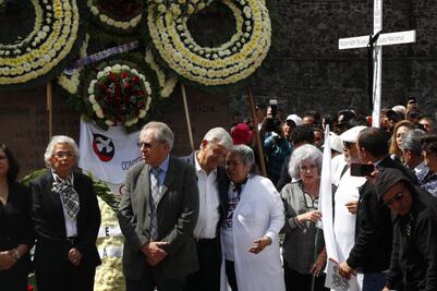 Comité del 68 encara a ayudantía de AMLO por instalar vallas en Tlatelolco