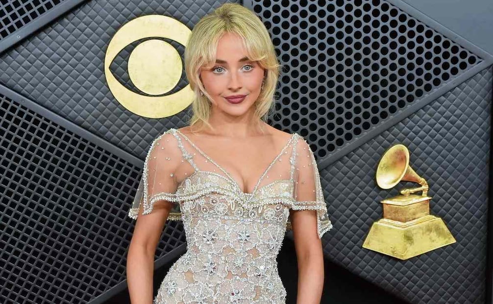 Sabrina Carpenter, en Valentino blanco completamente bordado. Fotos: AFP, AP y EFE