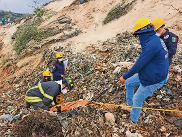 Tras 72 horas localizan el cuerpo de un trabajador desaparecido en derrumbe de basurero de Naucalpan
