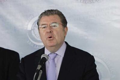 Renuncia al PAN el senador Búrquez; funda asociación civil