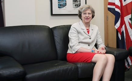 May defiende necesidad de renovar programa nuclear en RU 