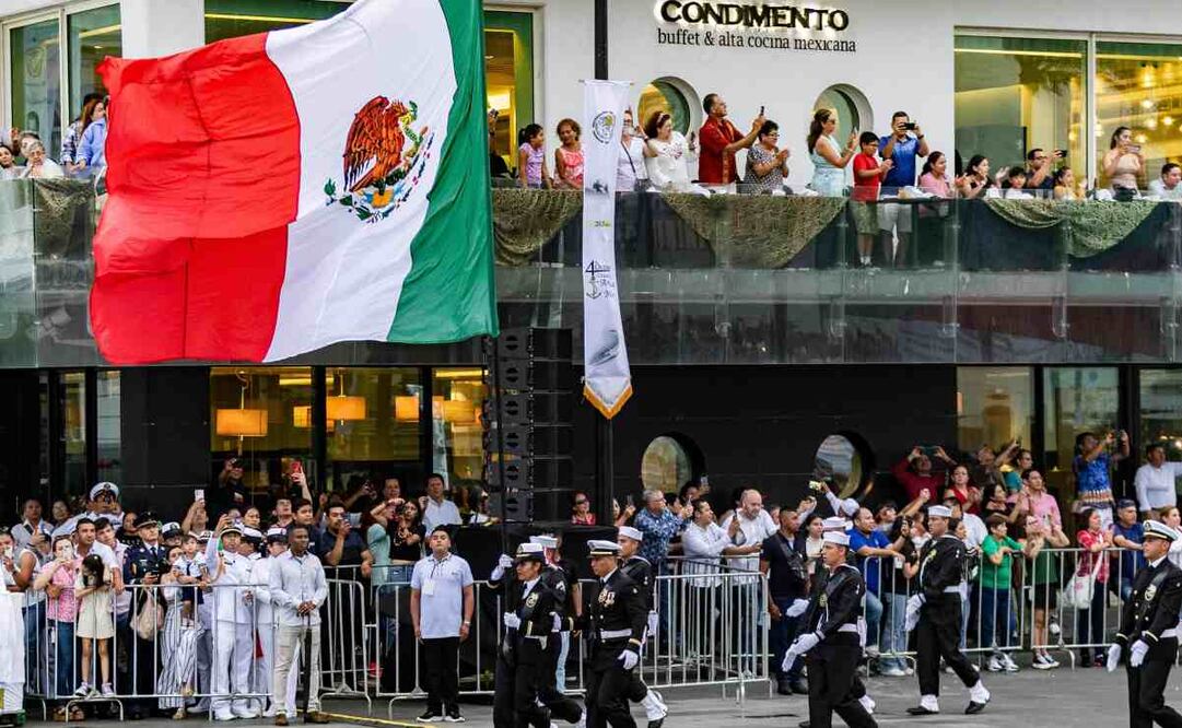 Desfile Militar Conmemorativo del Bicentenario de la Constitución Federal de los Estados Unidos Mexicanos de 1824 en el Puerto de Veracruz este 4 de octubre de 2024. Foto: Hugo Salvador/EL UNIVERSAL