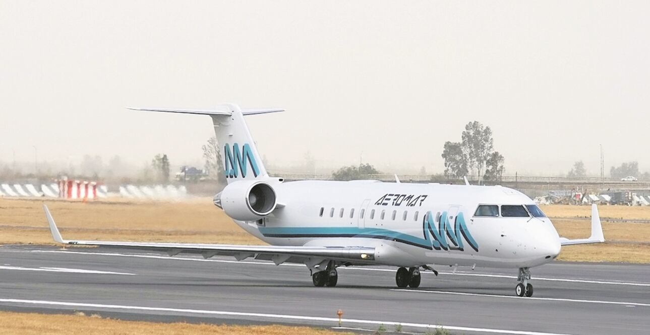 Actualmente, Aeromar emplea a mil 100 trabajadores, entre los que se encuentran 110 pilotos y 200 sobrecargos. ARCHIVO EL UNIVERSAL