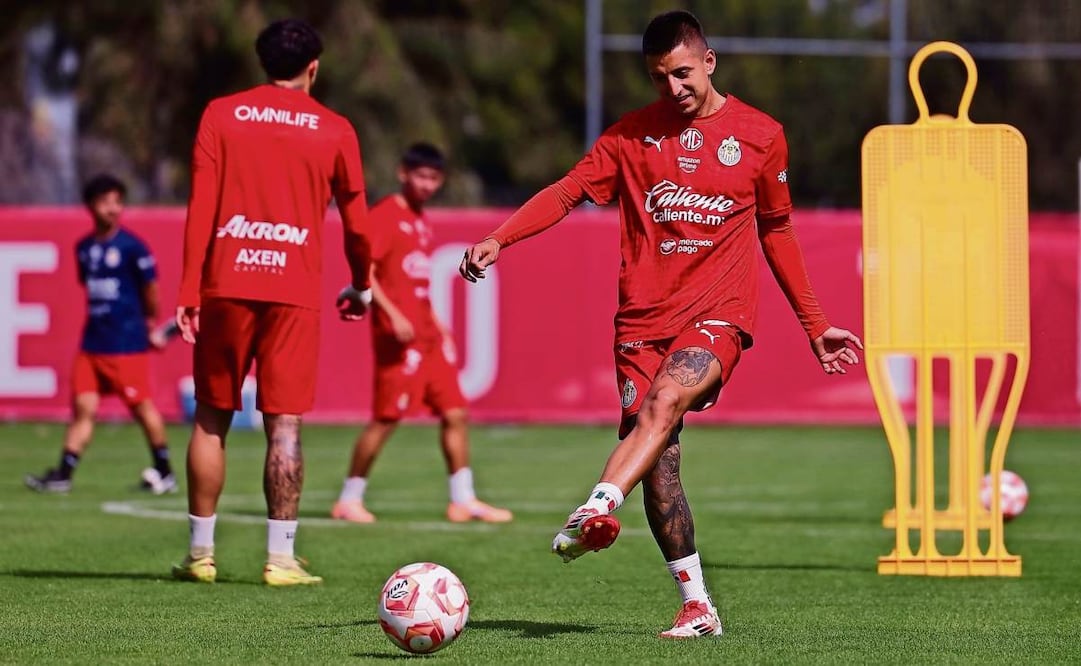 Roberto Alvarado tiene que ser clave para el Rebaño. Foto: Club Guadalajara