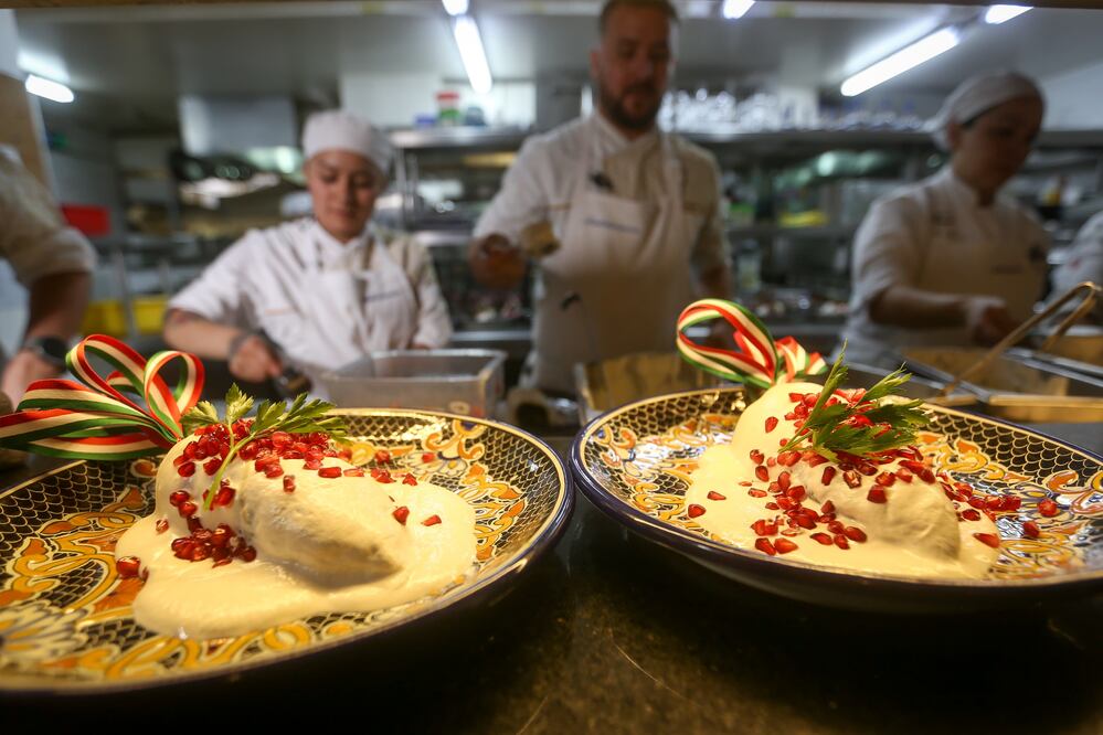 Este viernes 16 de agosto arrancó el Cuarto Festival de Chiles en Nogada del Centro Histórico de la Ciudad de México, organizado por el Gobierno capitalino. Foto: Luis Camacho| El Universal