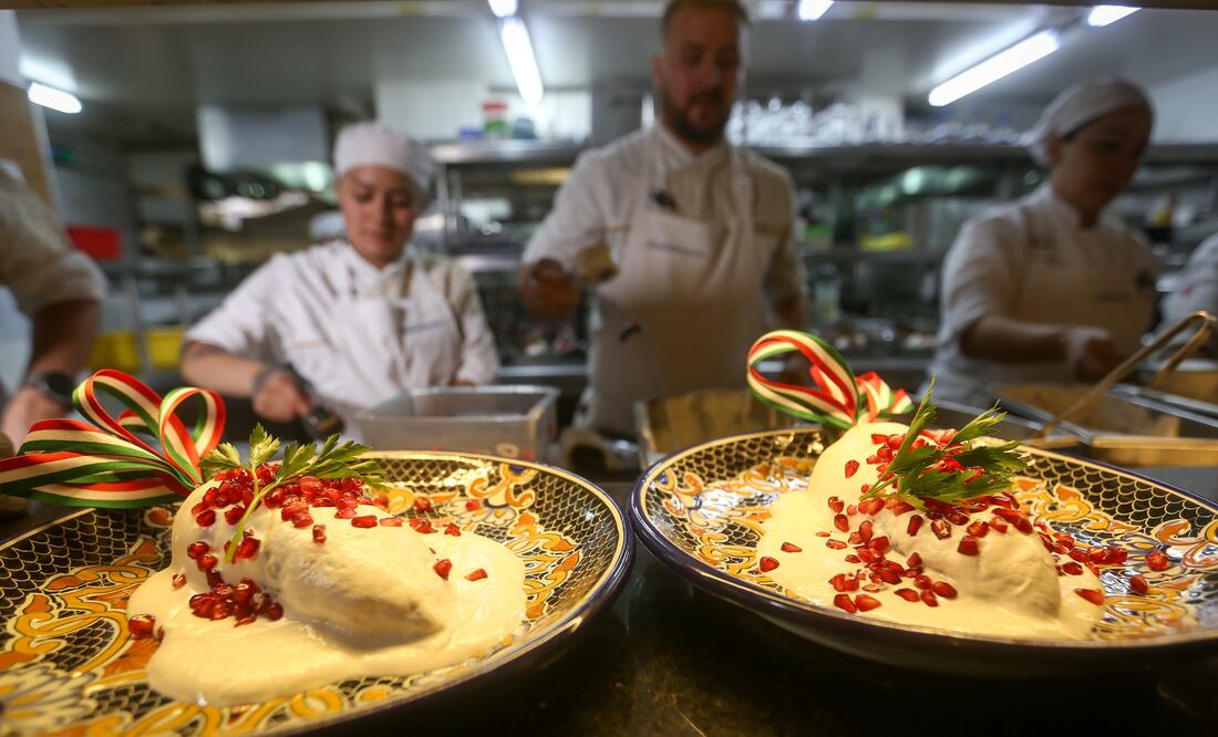 Este viernes 16 de agosto arrancó el Cuarto Festival de Chiles en Nogada del Centro Histórico de la Ciudad de México, organizado por el Gobierno capitalino. Foto: Luis Camacho| El Universal