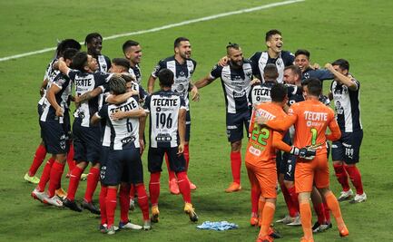 ¿Jugadores de Rayados rompieron el protócolo en la premiación de la Copa MX?
