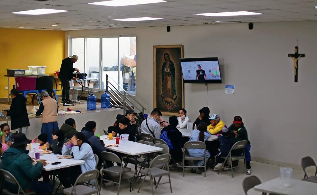 El comedor Ministerio para Migrantes, de la Catedral de Ciudad Juárez, ofrece comida gratuita para los extranjeros que están de paso en esta frontera. Foto: Christian Torres | El Universal (16/01/2025)