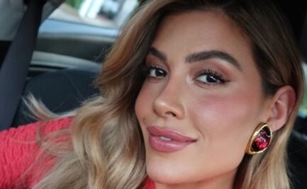 Michelle Salas sufre una caída durante su visita a la CDMX; así ocurrió el momento