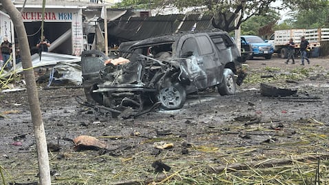 Sube a seis el número de muertos por explosión de auto bomba en Coahuayana, Michoacán 