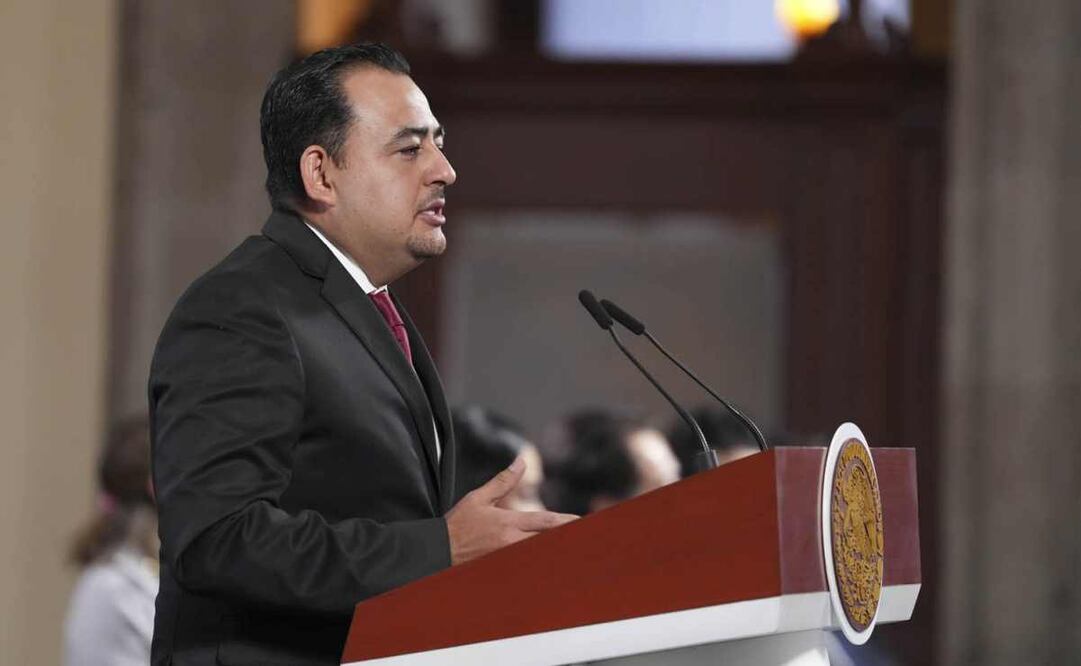 Coordinador nacional de Becas para el Bienestar, Julio César León Trujillo, en la conferencia matutina de Palacio Nacional el 17 de noviembre de 2025. Foto: Presidencia