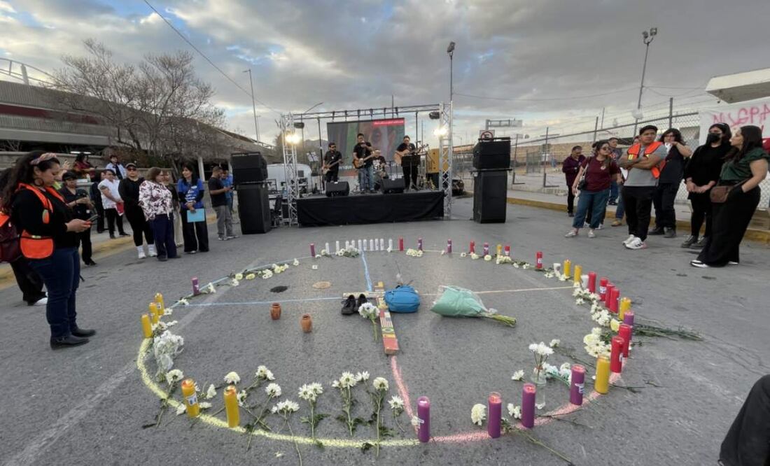 Organizaciones civiles y migrantes realizan vigilia en Ciudad Juárez, Chihuahua para recordar a víctimas de incendio en estación migratoria (27/03/2025). Foto: Paola Gamboa / EL UNIVERSAL