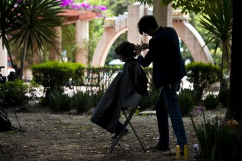 El peluquero que regala cortes a víctimas de violencia