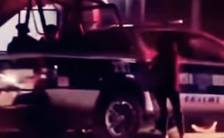 Adolescente detenido escapa de patrulla con ayuda de su madre; policía de Cajeme, Sonora despliega operativo de búsqueda