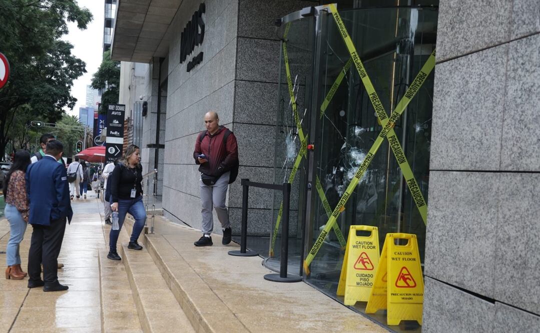 Varios comercios en las inmediaciones de esa importante vialidad capitalina fueron vandalizados por un grupo de encapuchados durante la manifestación del viernes. Foto: Carlos Mejía / EL UNIVERSAL