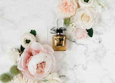 Perfumes florales y frutales que amarás llevar en 2024