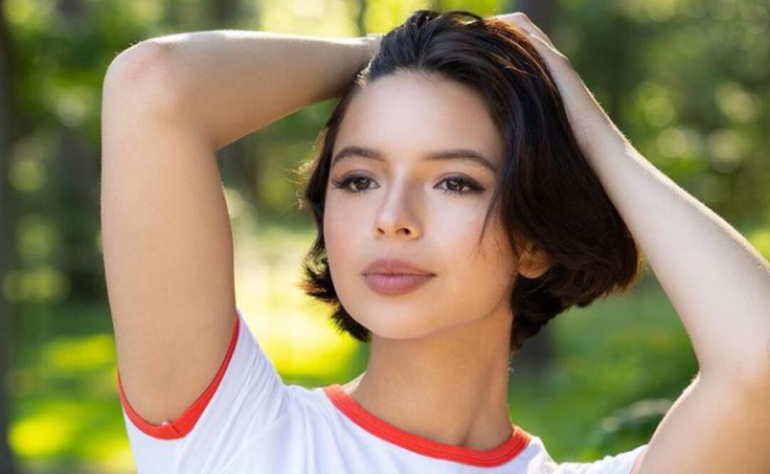 Ángela Aguilar compartió una historia en su cuenta de Instagram en compañía de su hermana, donde se le ve utilizando un lujoso collar. Foto: Instagram @angela_aguilar_