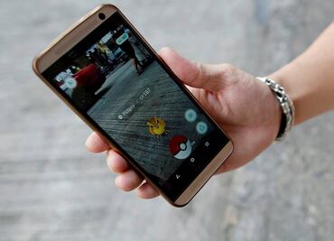 Mujer cae de 3 metros de altura mientras jugaba Pokémon Go