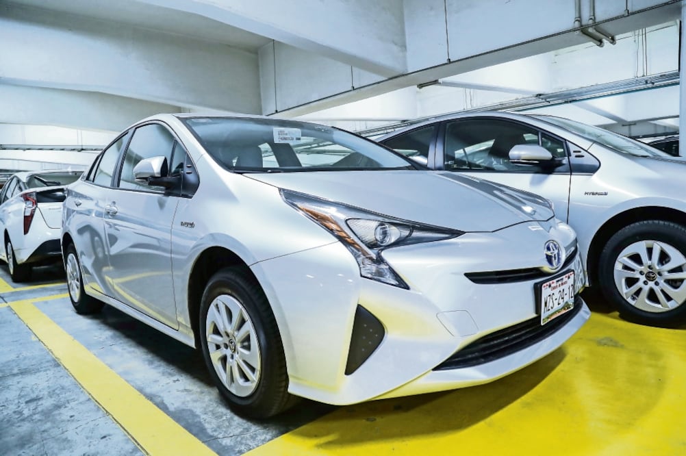 Entre los beneficios del modelo Prius están que no paga Impuesto Sobre Autos Nuevos, ni tenencia, no requiere verificación y circula todos los días. (ARCHIVO EL UNIVERSAL)