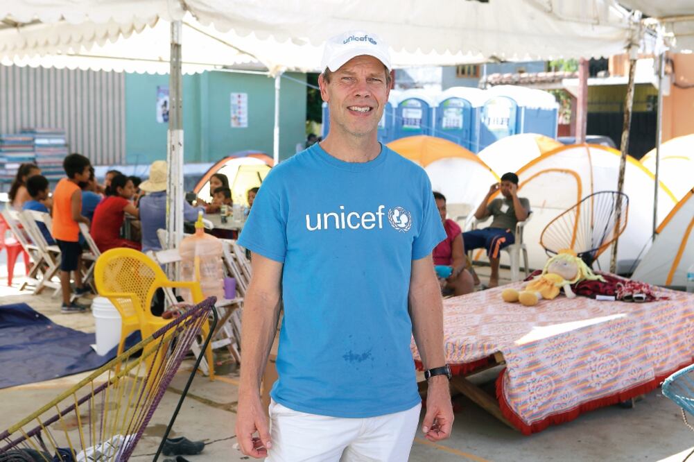 Christian Skoog, representante de Unicef en México, visitó las instalaciones de centros amigables para brindar protección sicoemocional a los niños afectados por el sismo del pasado 7 de septiembre (MARIO MARTÍNEZ. EL UNIVERSAL)