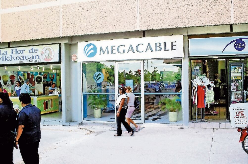 De los 23 casos de incumplimiento de pagos que detectó la calificadora, siete correspondieron al sector de telecomunicaciones (ARCHIVO EL UNIVERSAL)