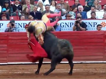 El torero Héctor Gutiérrez sufre cornada en la Plaza México; pero quería seguir toreando