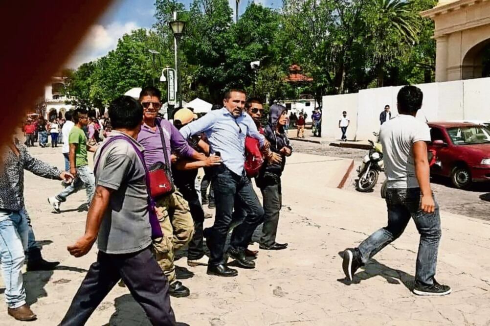 Los diputados locales fueron interceptados cuando se dirigían a dialogar con el vicario de Paz y Justicia, Gonzalo Ituarte Verduzco, en San Cristóbal (ESPECIAL)