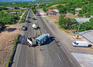 Violencia en Sinaloa sigue imparable; realizan narcobloqueos y arrojan ponchallantas en carreteras de Culiacán