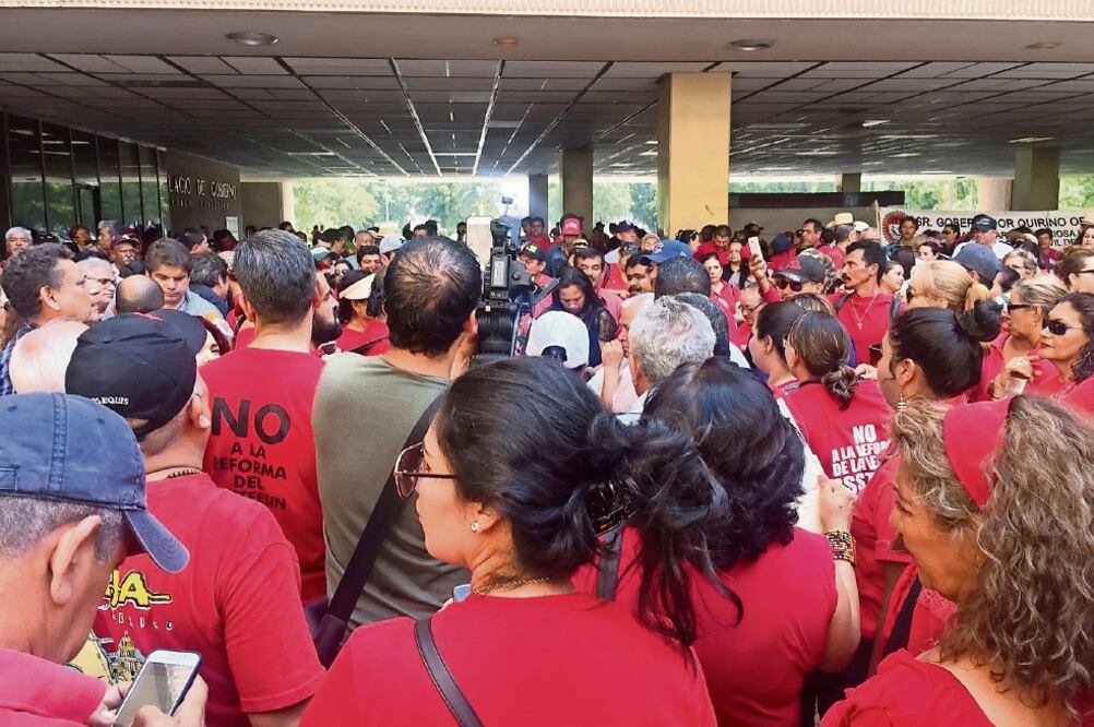Profesores de #Somos más que 53 exigen que haya una revisión a fondo del manejo de los recursos en el SNTE. (ARCHIVO EL UNIVERSAL)