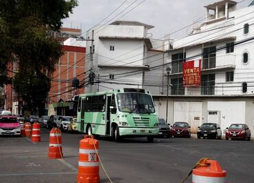 Choferes de la Ruta 57 bloquean accesos en Nonoalco, en la Benito Juárez; vecinos denuncian acoso a alumnas y desorden