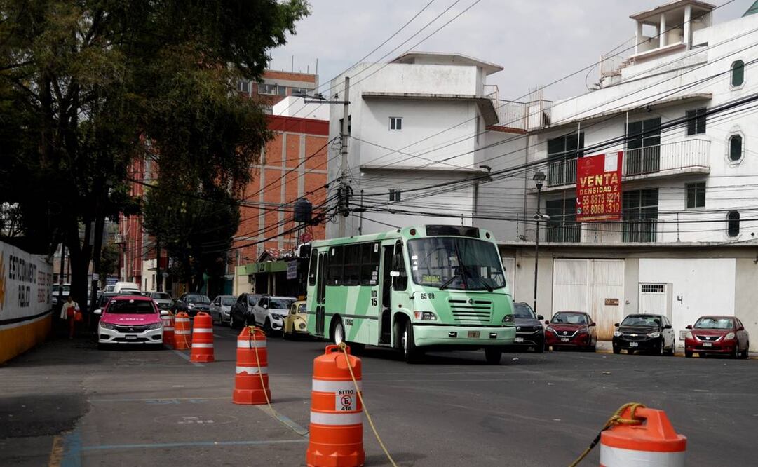 Denuncian caos y acoso por choferes de la Ruta 57 en Nonoalco, Benito Juárez / Foto: Carlos Mejía. EL UNIVERSAL