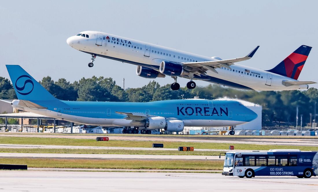 Tanto Delta Airlines como Aeroméxico deberán implementar un modelo de comercialización y operación aeroportuaria independiente, señalan especialistas del sector. Foto: Erik S. Lesser / EFE
