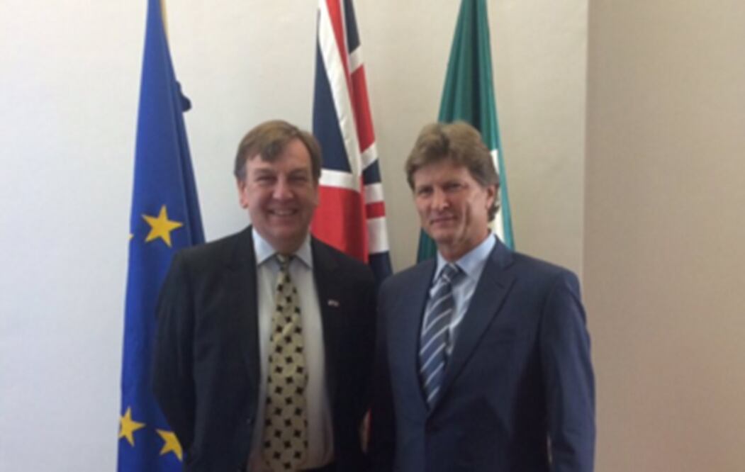 El secretario de Estado para Cultura, Medios y Deporte del Reino Unido, John Whittingdale; y el secretario de Turismo, Enrique de la Madrid Cordero (Foto: @UKinMexico)
