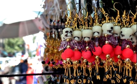 FOTOS: Día de Muertos, productos chinos acaparan mercado en la Ciudad de México