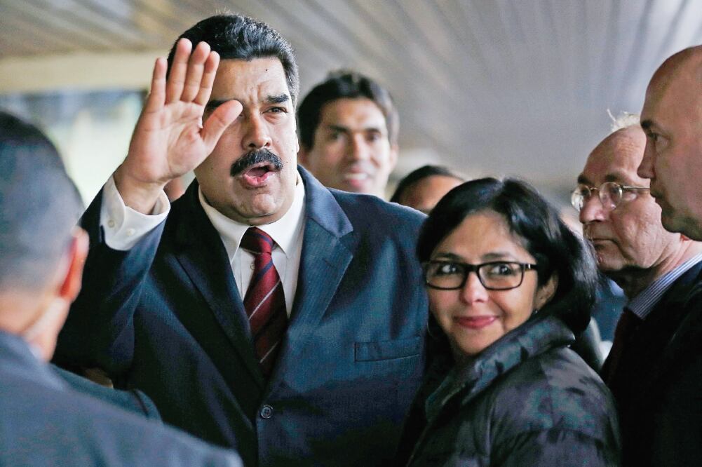 El presidente de Venezuela, Nicolás Maduro, y su esposa, Cilia Flores, llegan al Consejo de Derechos Humanos de las Naciones Unidas, en Ginebra, ayer (DENIS BALIBOUSE. REUTERS)