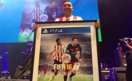 Marco Fabián, junto a Messi en el FIFA 2016