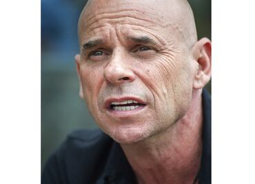 Fundador del Cirque du Soleil es acusado de cultivar marihuana en Polinesia francesa