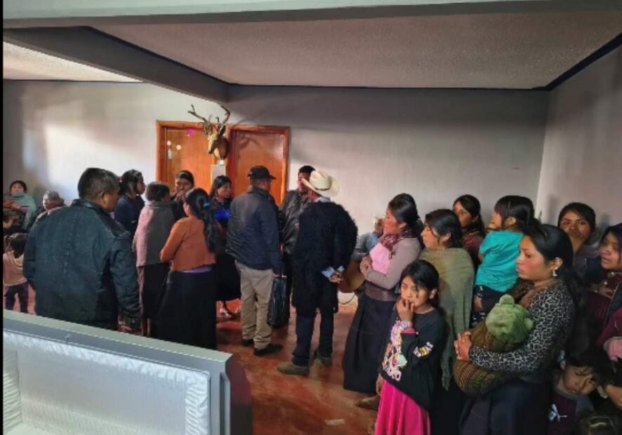 Este jueves, el cuerpo de Royer fue recibido, en la casa de donde salió hace tres años, por sus padres, amigos y cuatro de sus hermanos. Foto: Especial