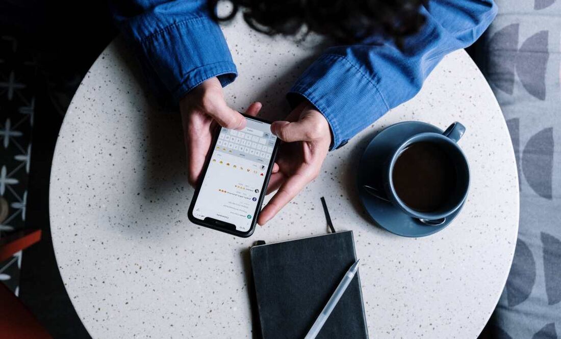 WhatsApp cuenta con algunos trucos que te permitirán ocultarle está información a tus demás contactos