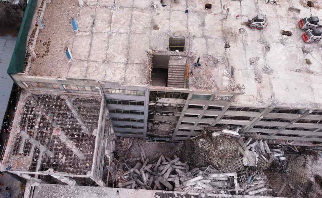 Colisión de edificio en inmediaciones del Metro San Antonia Abad (09/03/2026). Foto: Juan Carlos Williams / EL UNIVERSAL