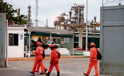 Proveedores advierten paro en sector petrolero por deudas de Pemex; suspensión de operaciones sería en julio