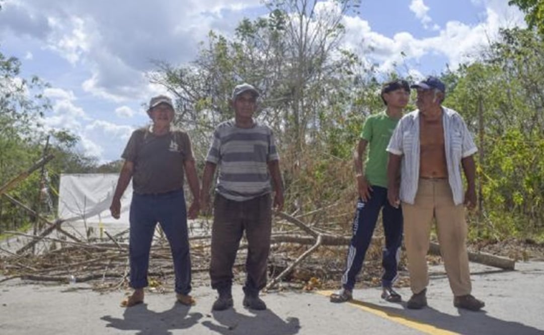 Ejidatarios mantienen bloqueado el acceso a la zona arqueológica de Mayapán, Yucatán. Foto Especial