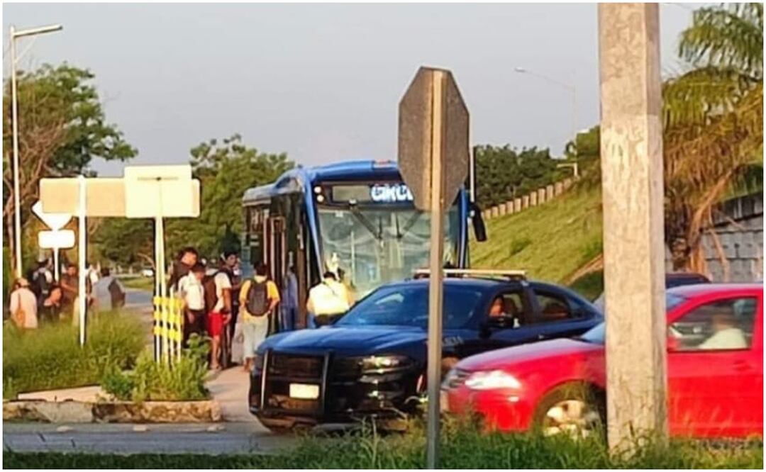 El supuesto "secuestro" de una unidad de transporte en Mérida, ocasionó amplia movilización en varios puntos de la ciudad este 24 de septiembre de 2024. Foto: Especial