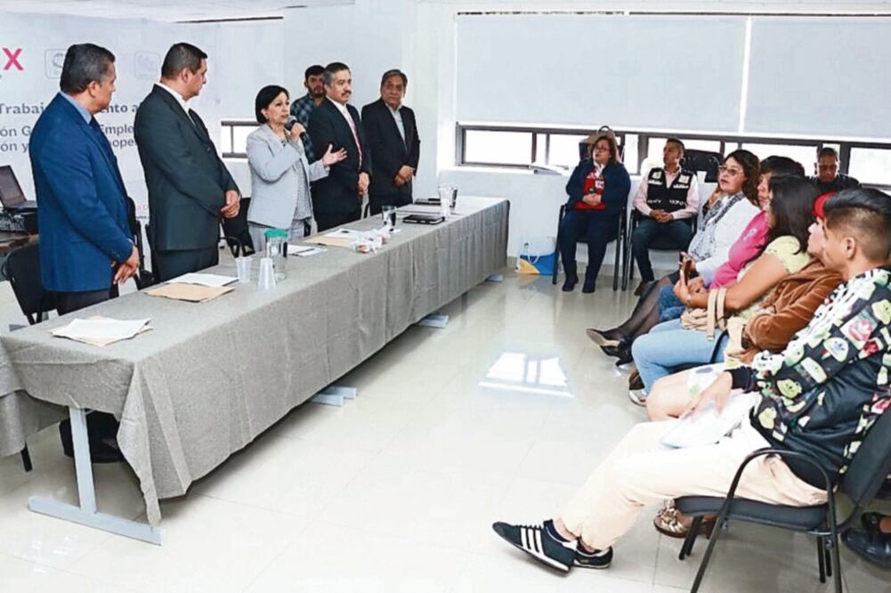 Ayer la secretaria de Trabajo local, Amalia García Medina, entregó equipamiento a 19 proyectos del programa de autoempleo Cuenta Propia (SECRETARÍA DEL TRABAJO CDMX)