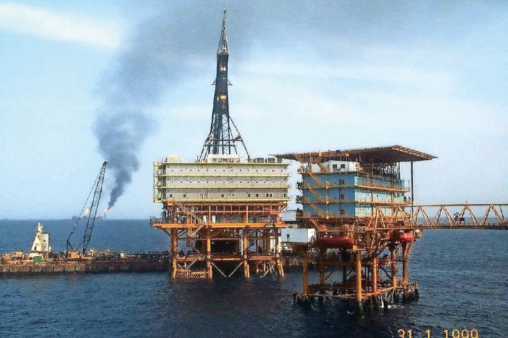 Con el nivel de reservas vigente, si se dejara de invertir en el sector, México tendría petróleo para 8.5 años, manteniendo los niveles de producción actuales (ARCHIVO EL UNIVERSAL)