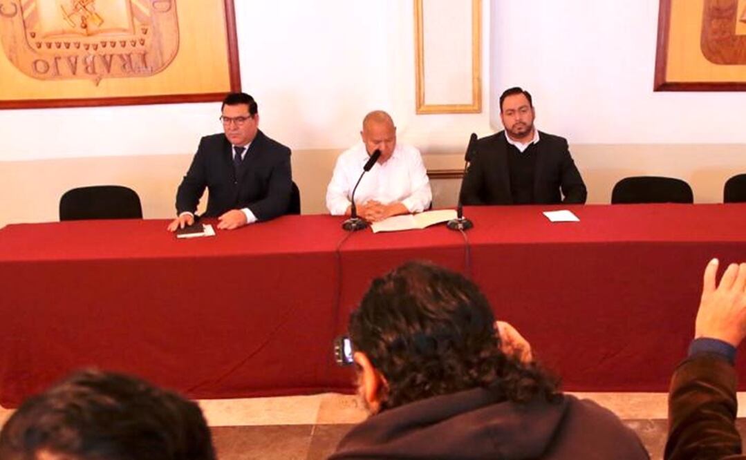  Raciel Pérez Cruz, alcalde de Tlalnepantla, en conferencia de prensa. Foto: Twitter @TlalnepantladeB 