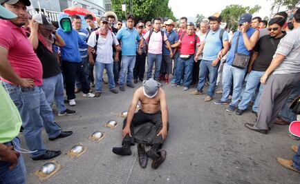 CNTE retiene a presunto policía durante protesta en Chiapas