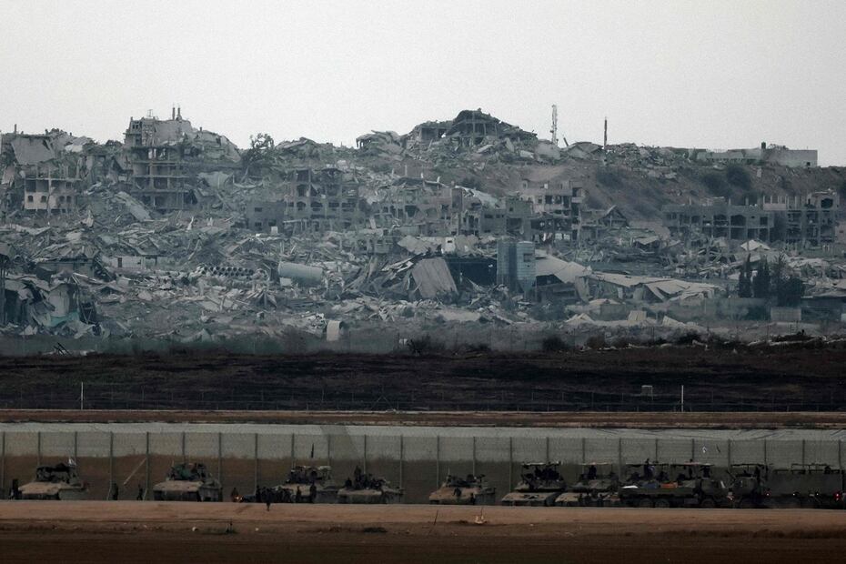 Tanques israelíes en la frontera con la Franja de Gaza, desplegados para el inicio de la toma de Ciudad de Gaza. FOTO: JACJK GUEZ. AFP